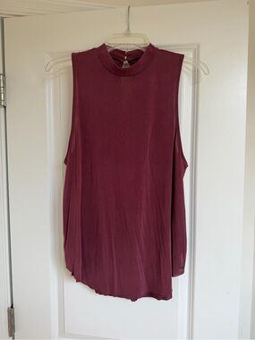Sleeveless Mock Neck Top in Wine